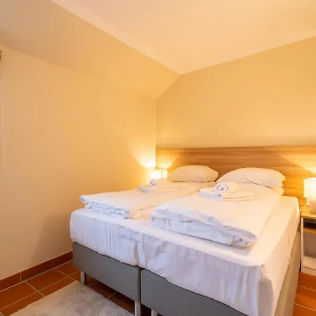 Rugana - Komfortplus Mit 2 Schlafzimmern Und Terrasse D33 Dranske